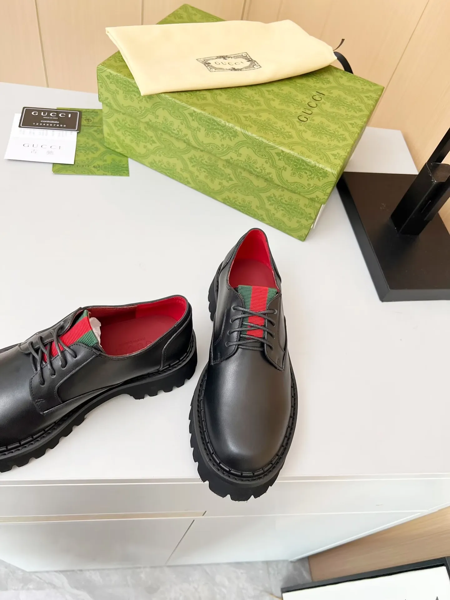 👟👟Ex-factory price 480👟👟 The latest Gucci GUCCI loafers at the counter. They are mainly matched with various styles of trendy clothes to highlight their fashion. ✅ A must-have recommended ➡️ Especially easy to put on and take off. Fabric: cowhide, open edge beads. Inner/foot pads: cow lining. Color: black. Size: 34-41 (34, 41 need to be customized). Heel height: 5cm. Outsole: Foam outsole material ✅ Equipped with cloth bag and card
